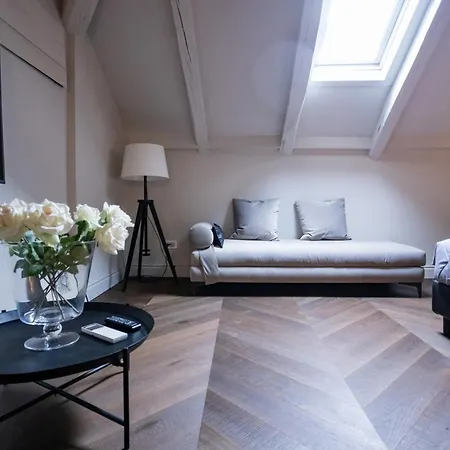 Madame Marconi Xvii Apartament Mira